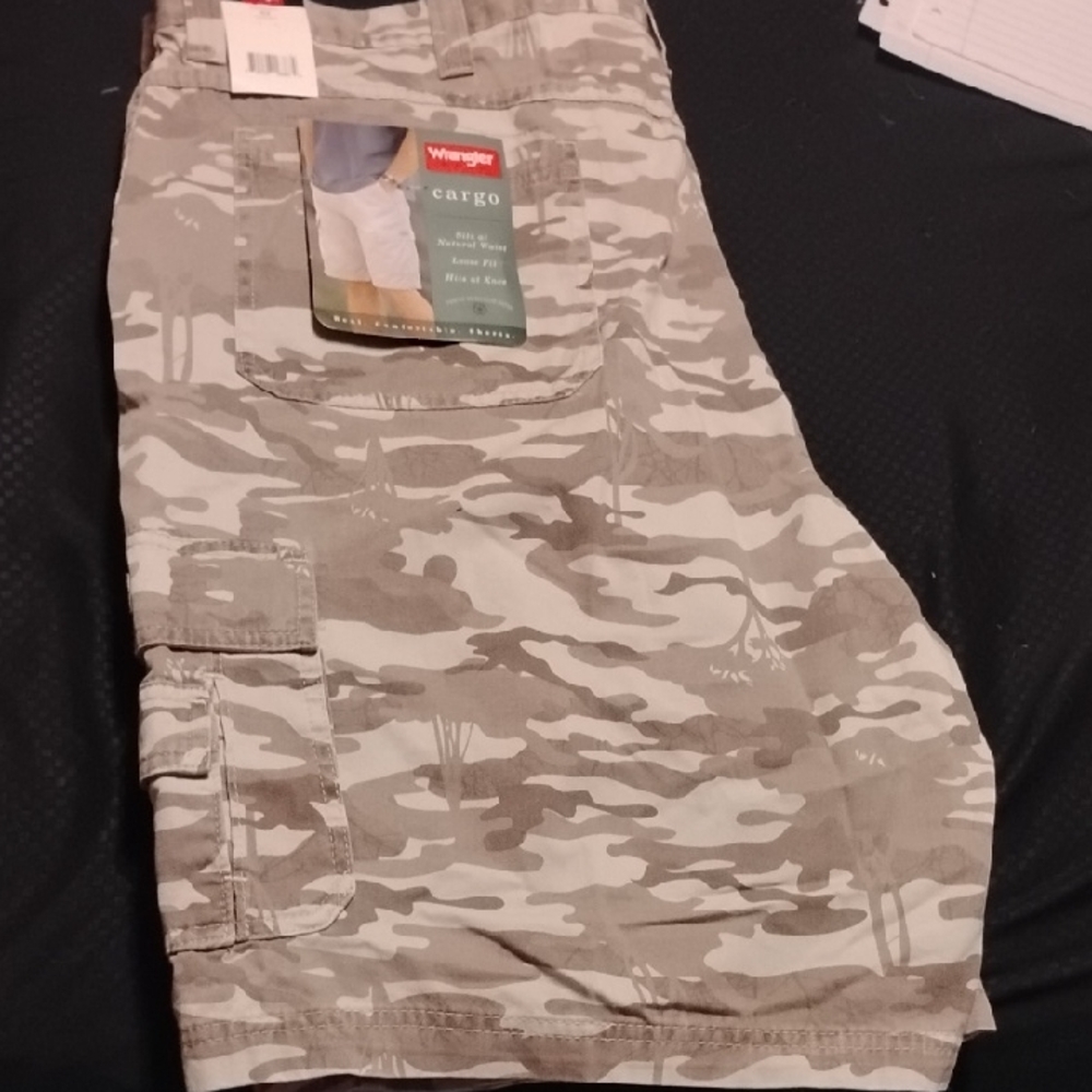 Wrangler 44 Camouflage Cargo Shorts.